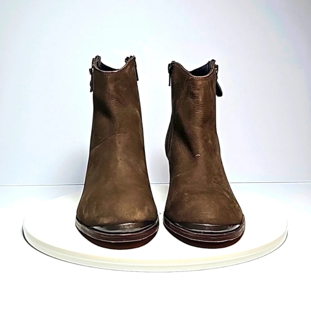 Diba True Swing Brown Leather Ankle Boots Side Zip Block Heel 8.5 NWOT Western